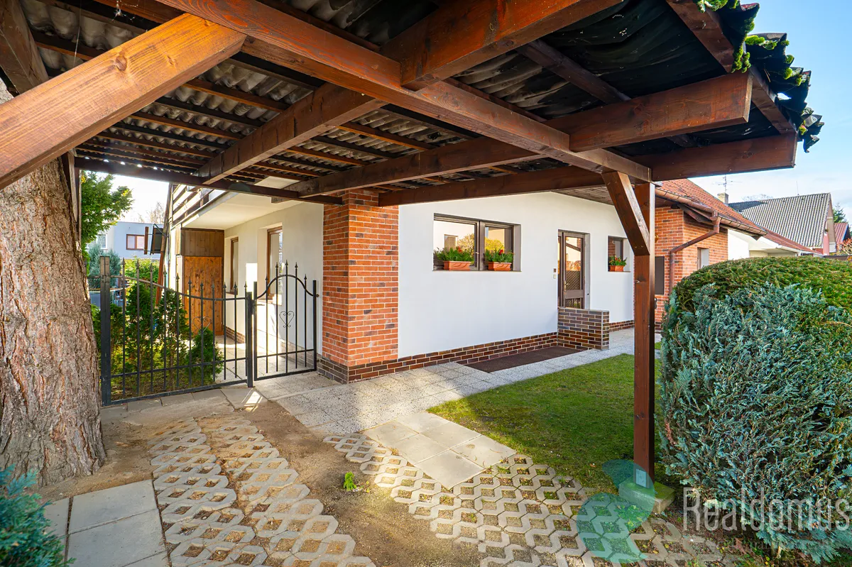 Prodej rodinného domu 235 m², pozemek 724 m²